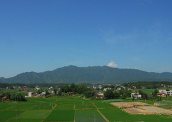 近几年,湘潭县石鼓镇珠联村因患癌症死亡的人数达60多人,今年就有9人。 近几年,湘潭县石鼓镇珠联村因患癌症死亡的人数达60多人,今年就有9人。