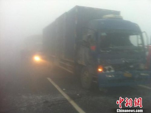 11月10日107国道河南新乡段发生多起事故,大雾是主因 11月10日107国道河南新乡段发生多起事故,大雾是主因